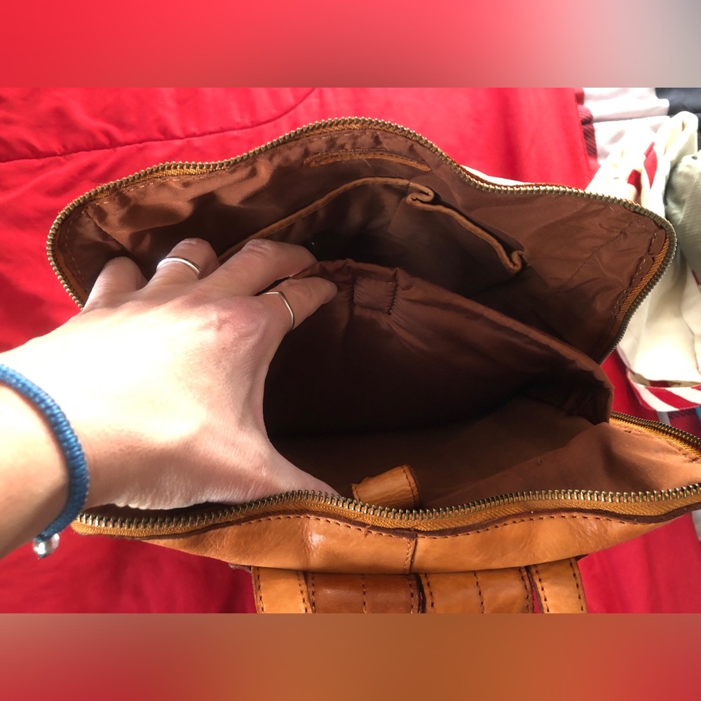 Leather backpack - Picture 9 of 11